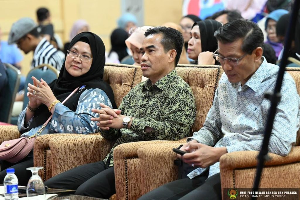 YBrs. Dr. Hazami Jahari dan tetamu kehormat lain.